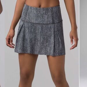 Lululemon Lost In Pace Skirt (Tall)  Salt Alpine White Black size 8
